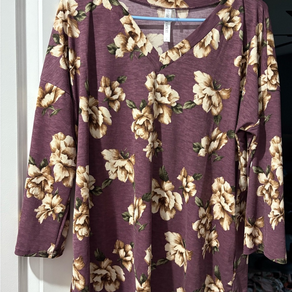 Elegant Floral V-Neck Blouse - Plum and Cream